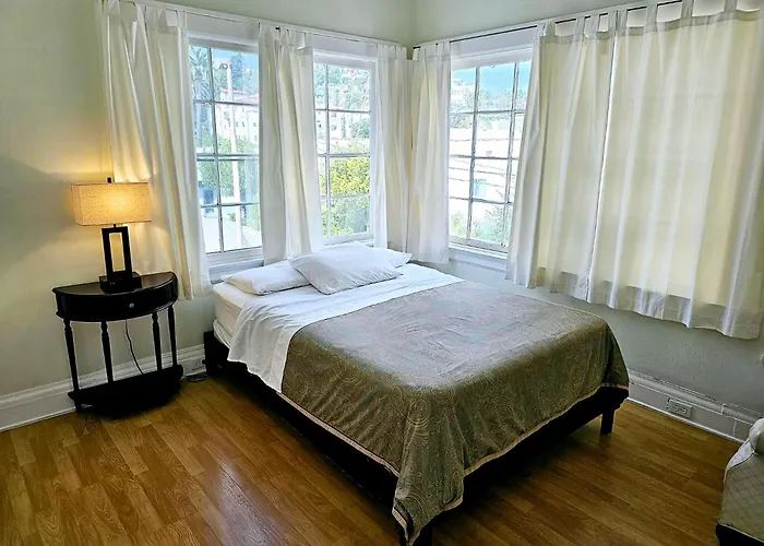 Orange Drive Hostel (Adults Only)